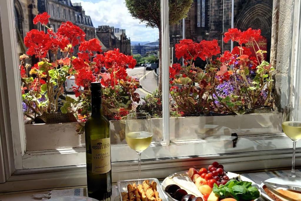 Royal Mile Apt, Just 1 Min From Edinburgh Castle! Bagian luar foto